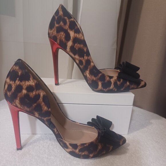 BETSEY JOHNSON LEOPARD PRINT STILLETOS WITH 4 INCH RED PEARL HEELS - Picture 3 of 6